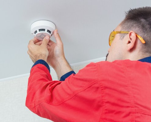 Pot să instalez singur detectoarele de fum? 7 senzori de fum